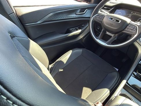 New 2025 Jeep Grand Cherokee Altitude image 15