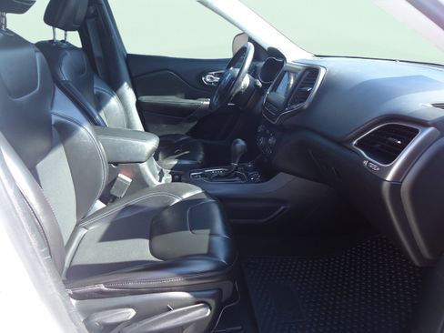 Used 2020 Jeep Cherokee Latitude Plus w/ Cold Weather Group AWD/4WD image 26