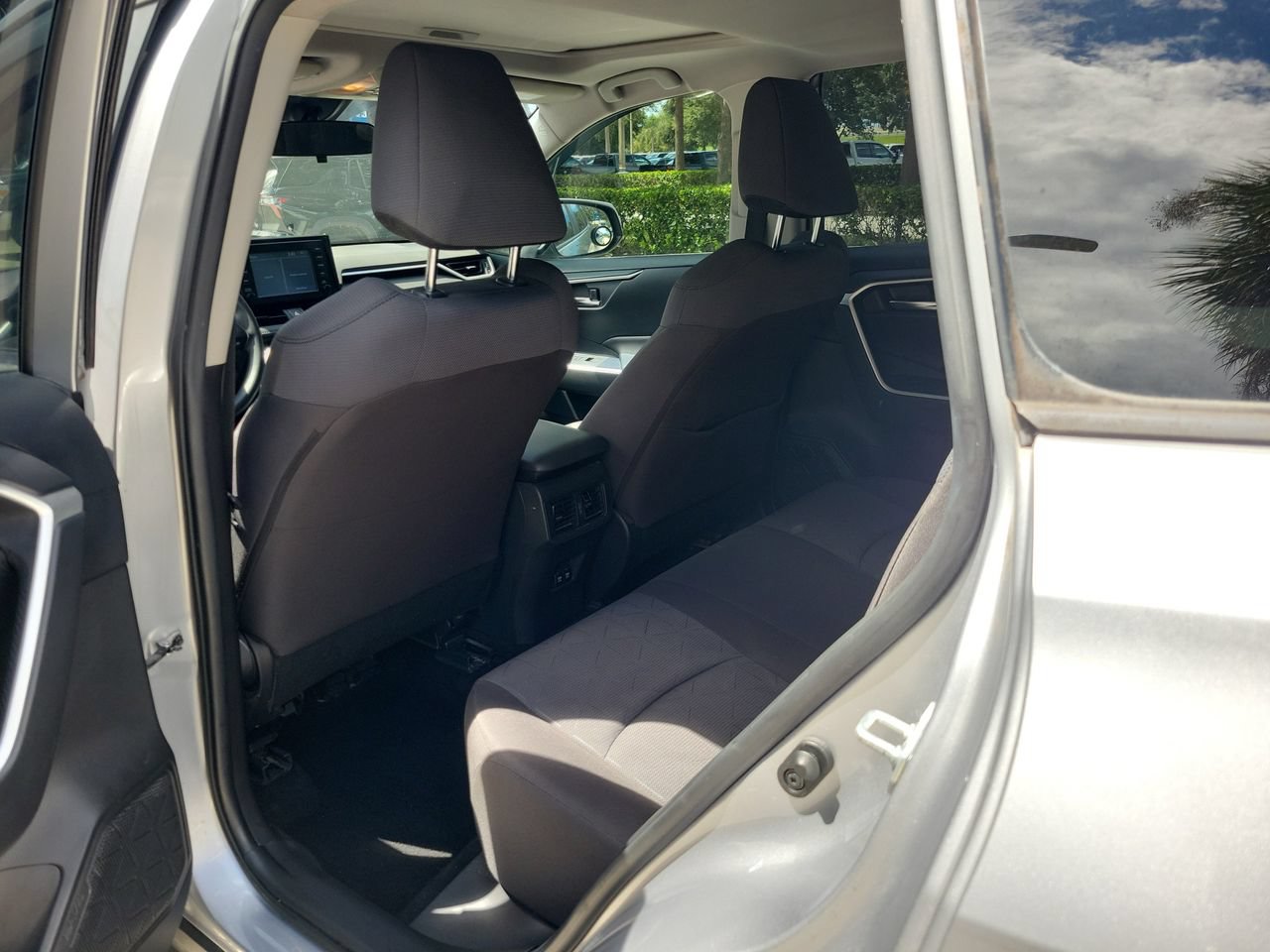 Used 2019 Toyota RAV4 XLE FWD image 9