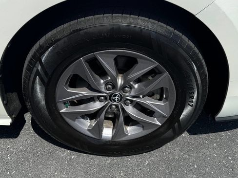 Used 2021 Toyota Sienna XLE AWD/4WD image 68