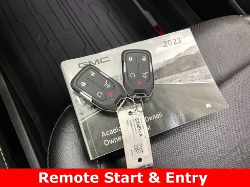 Used 2023 GMC Acadia SLT w/ Preferred Package image 7