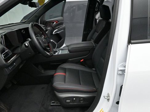 Used 2024 Chevrolet Traverse RS image 15