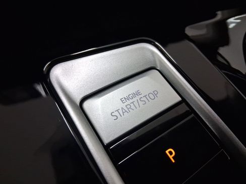 Used 2024 Volkswagen Atlas SE image 24