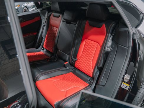 Used 2019 Lamborghini Urus image 32