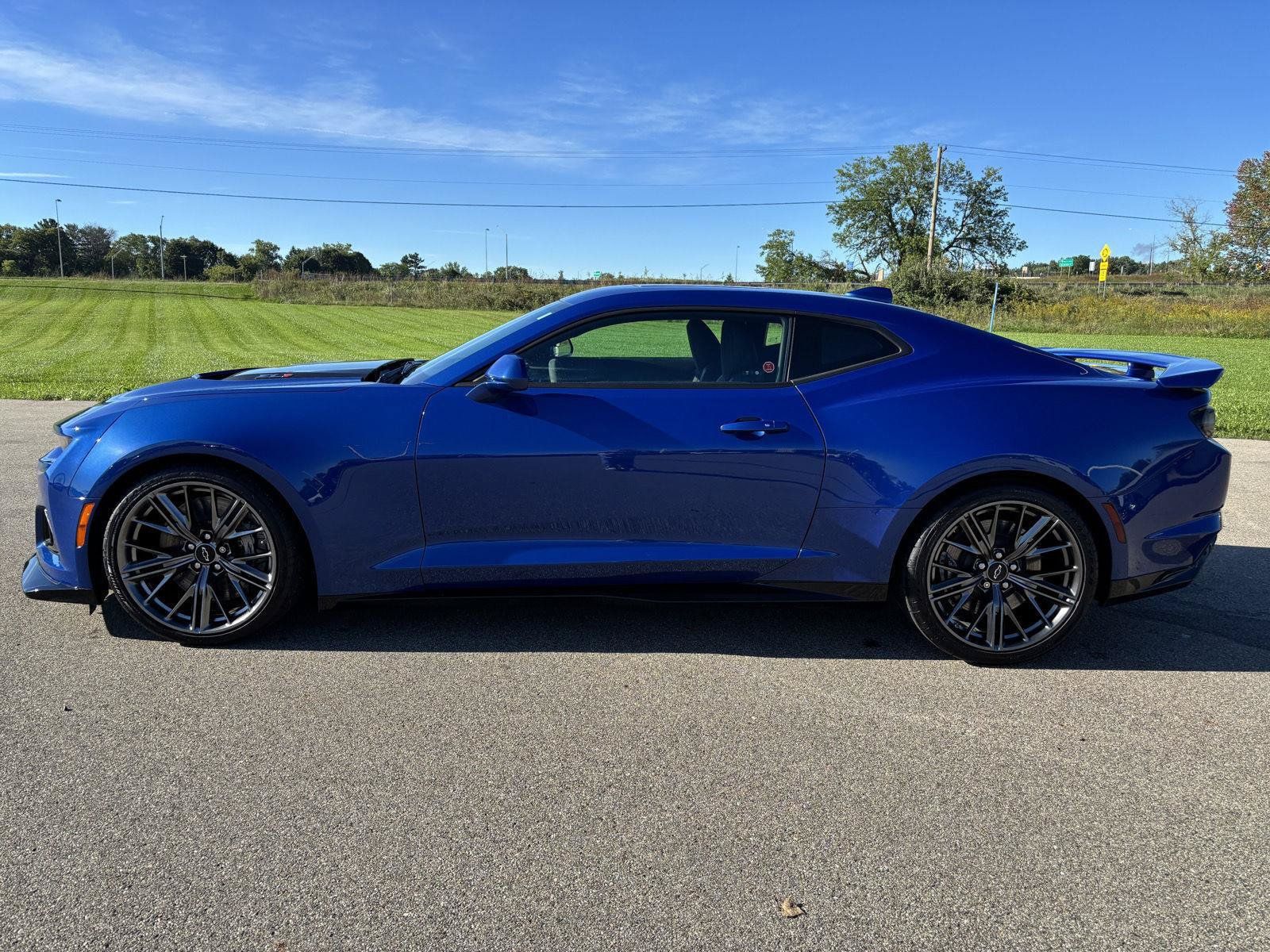 Used 2021 Chevrolet Camaro ZL1 RWD image 2