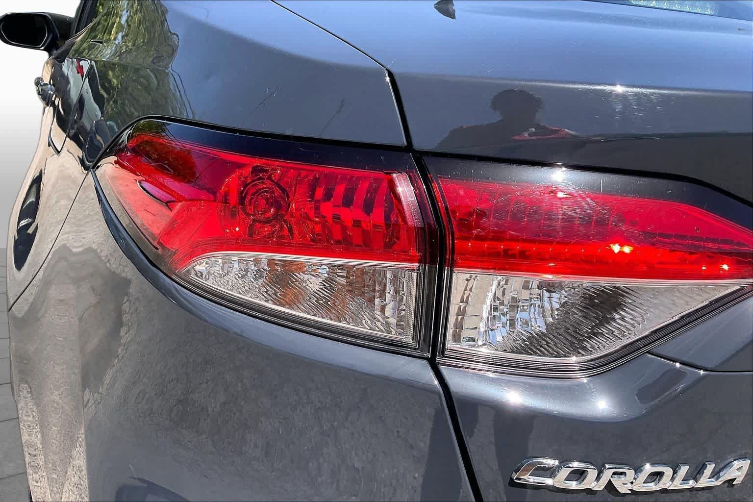 Used 2025 Toyota Corolla LE FWD image 28