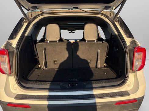 Used 2022 Ford Explorer XLT w/ Equipment Group 202A image 41