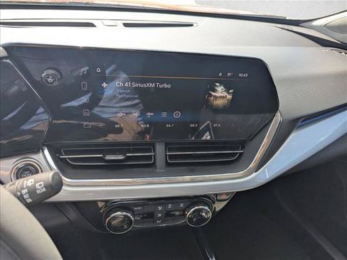 Used 2025 Chevrolet Trax LT FWD image 10