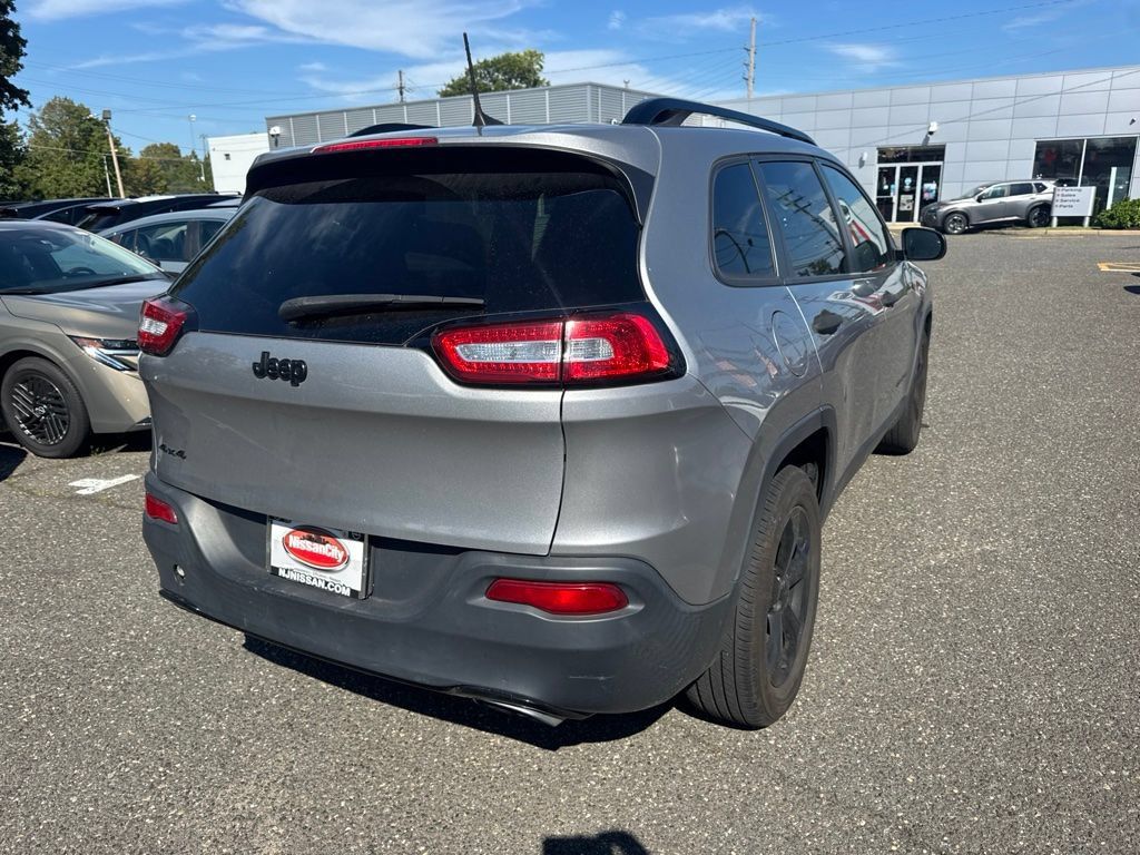 Used 2017 Jeep Cherokee Sport AWD/4WD image 5
