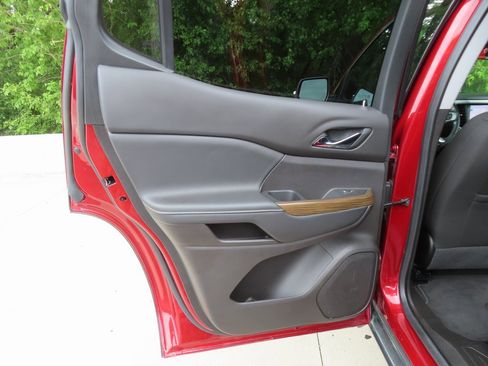 Used 2023 GMC Acadia SLE w/ Driver Convenience Package image 34