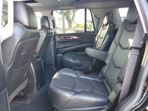 Used 2020 Cadillac Escalade Luxury image 11
