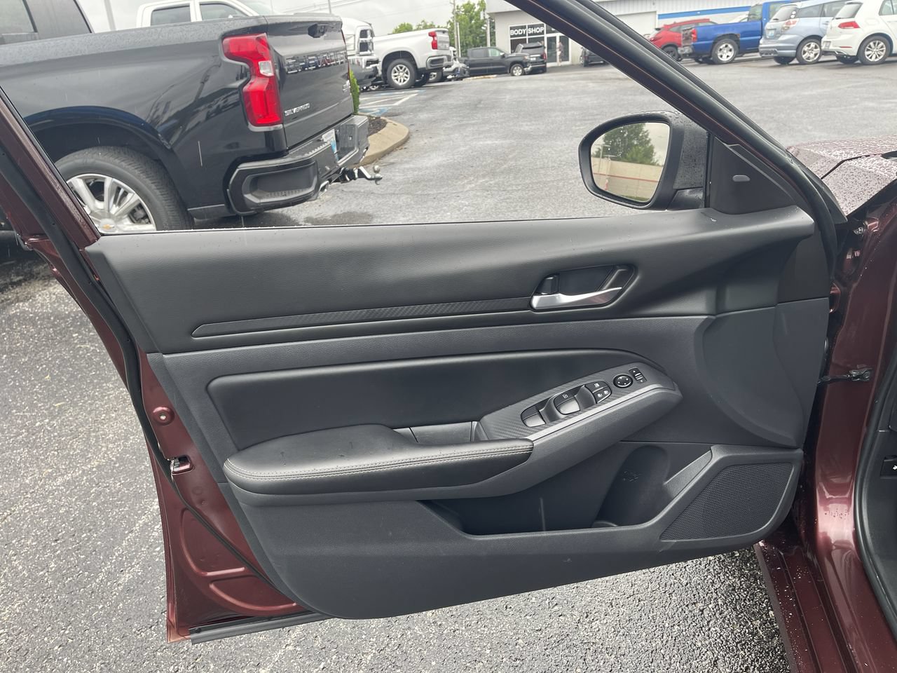 Used 2025 Nissan Altima 2.5 SV FWD image 21