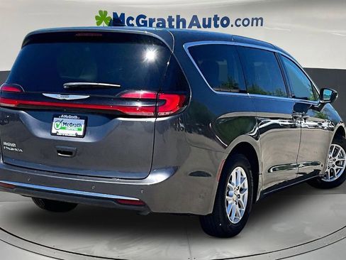 Used 2023 Chrysler Pacifica Touring-L FWD image 6