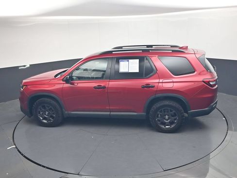Certified 2025 Honda Pilot TrailSport image 35
