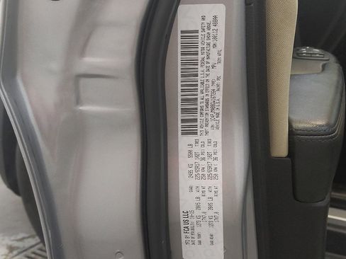 Used 2016 Jeep Cherokee Sport image 33