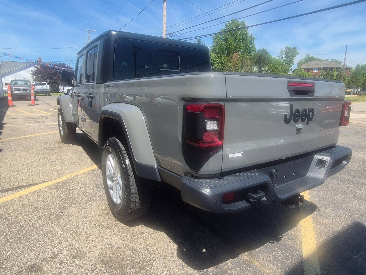 Used 2023 Jeep Gladiator Sport AWD/4WD image 7
