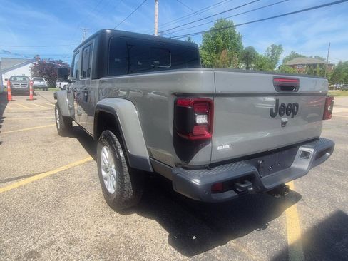 Used 2023 Jeep Gladiator Sport AWD/4WD image 7