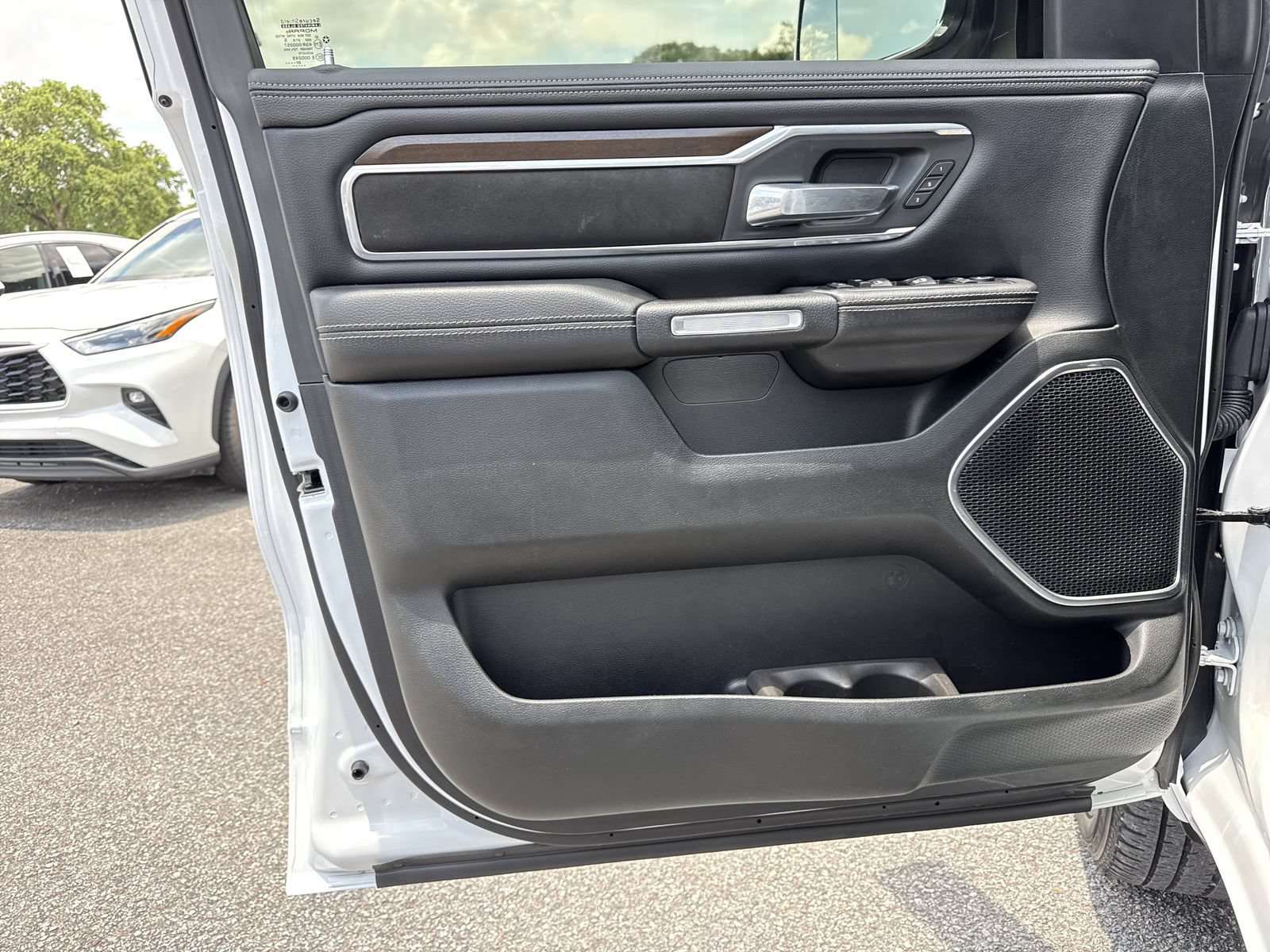 Used 2021 RAM 1500 Laramie AWD/4WD image 13