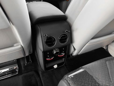 New 2026 Rolls-Royce Cullinan Black Badge image 31