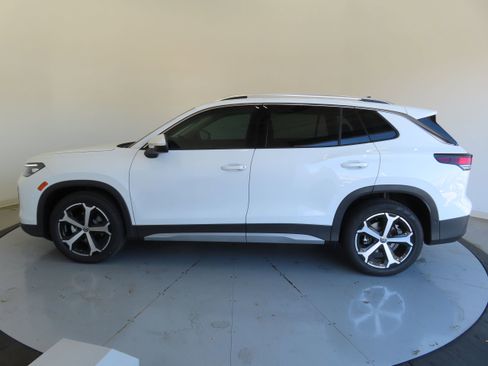 New 2026 Volkswagen Tiguan SE image 8