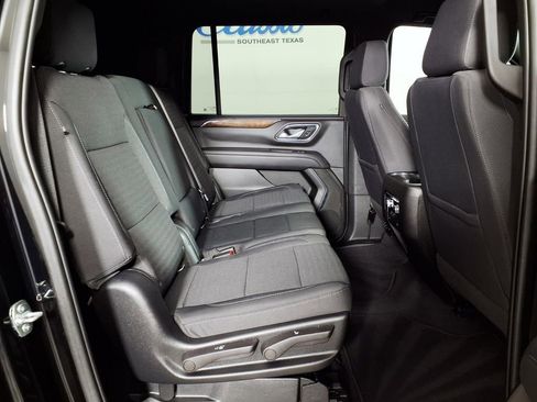 Used 2022 GMC Yukon XL SLE w/ Gmc Pro Safety Plus Package image 11