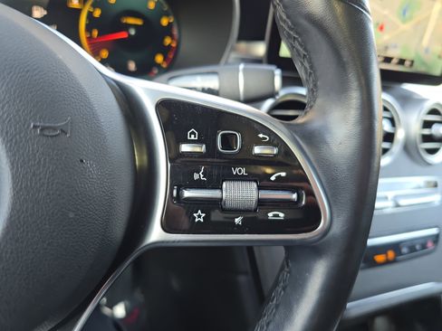 Used 2022 Mercedes-Benz GLC 300 4MATIC w/ Multimedia Package Lite image 18