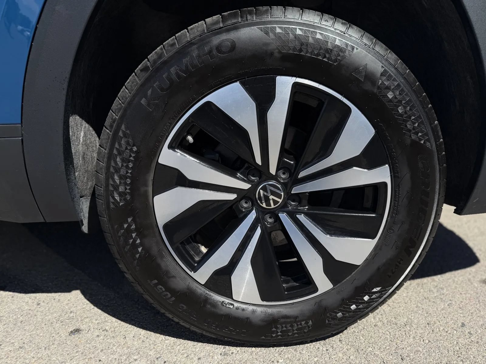 Used 2025 Volkswagen Atlas SE FWD image 42