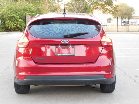 Used 2015 Ford Focus SE w/ Equipment Group 201A image 4
