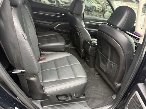 Used 2023 Kia Telluride EX w/ EX Captain's Chair Package image 16