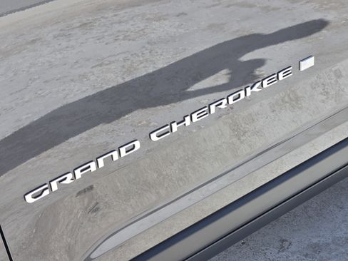 New 2025 Jeep Grand Cherokee L Limited w/ Luxury Tech Group II AWD/4WD image 8
