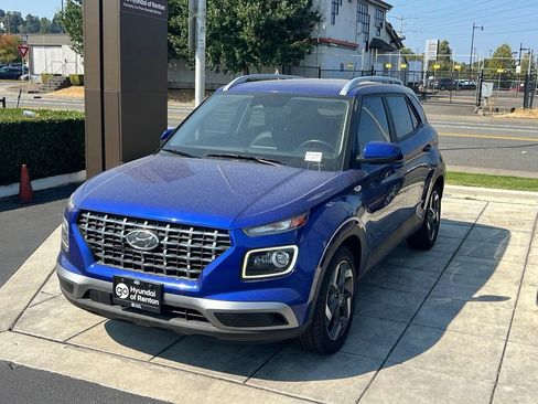 Used 2023 Hyundai Venue Limited w/ Cargo Package FWD image 3