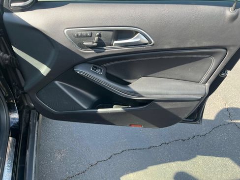 Used 2015 Mercedes-Benz GLA 250 4MATIC image 29