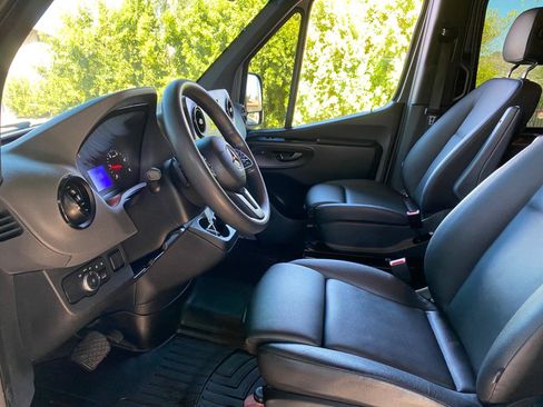 Used 2021 Mercedes-Benz Sprinter 2500 image 27
