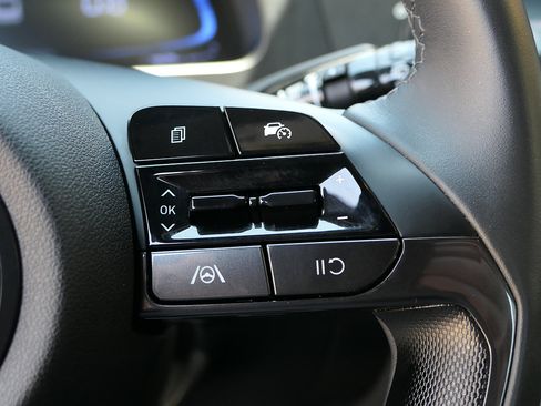 Used 2025 Hyundai Elantra Sport w/ Cargo Package FWD image 14