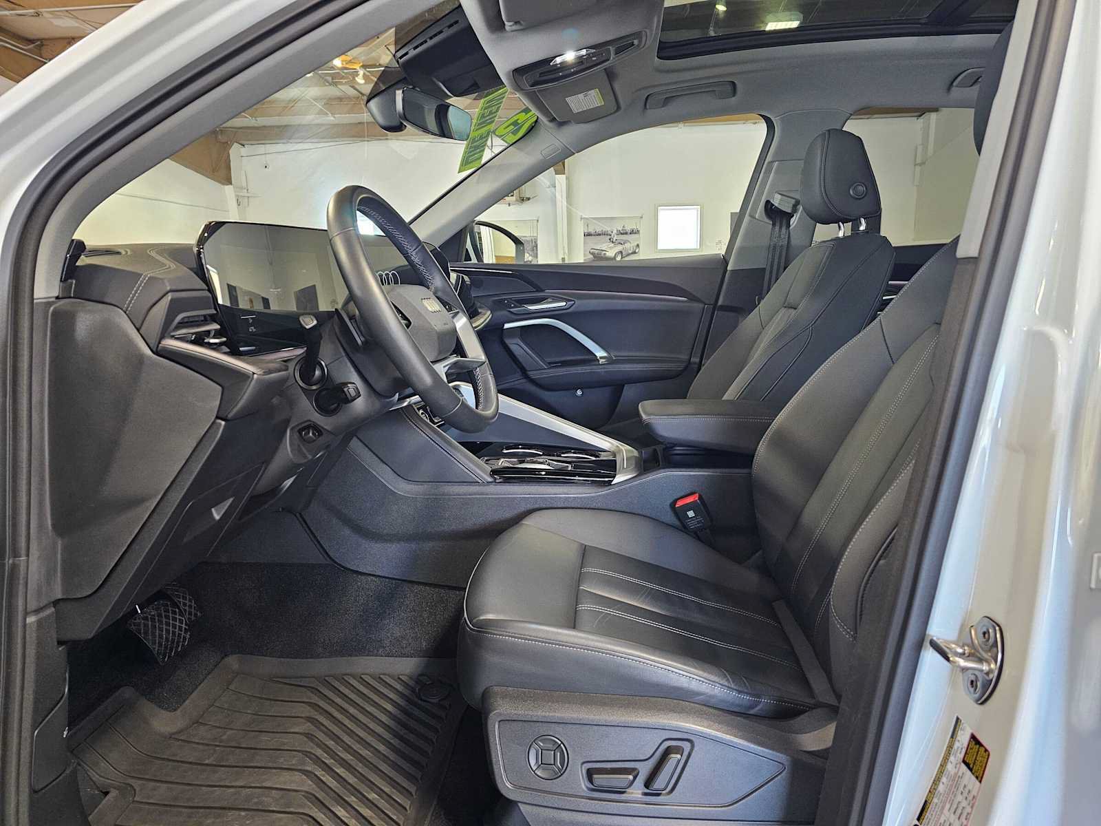 Used 2025 Audi Q5 Premium w/ Convenience Package AWD/4WD image 23