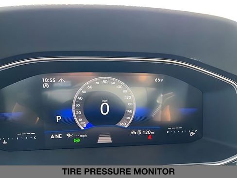 Used 2025 Volkswagen Jetta SE w/ Sunroof Package image 20