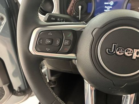 Used 2025 Jeep Wrangler Unlimited Sahara w/ Safety Group AWD/4WD image 23
