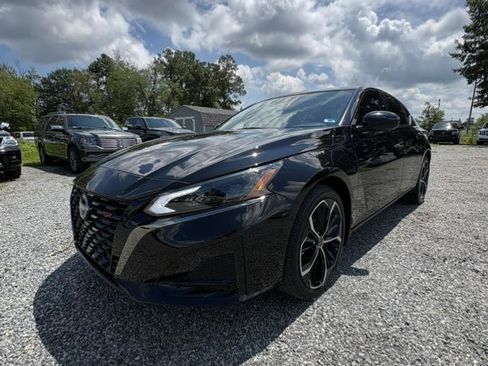 Used 2023 Nissan Altima 2.5 SR AWD/4WD image 1