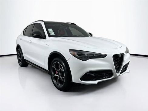 Used 2024 Alfa Romeo Stelvio Veloce AWD/4WD image 10