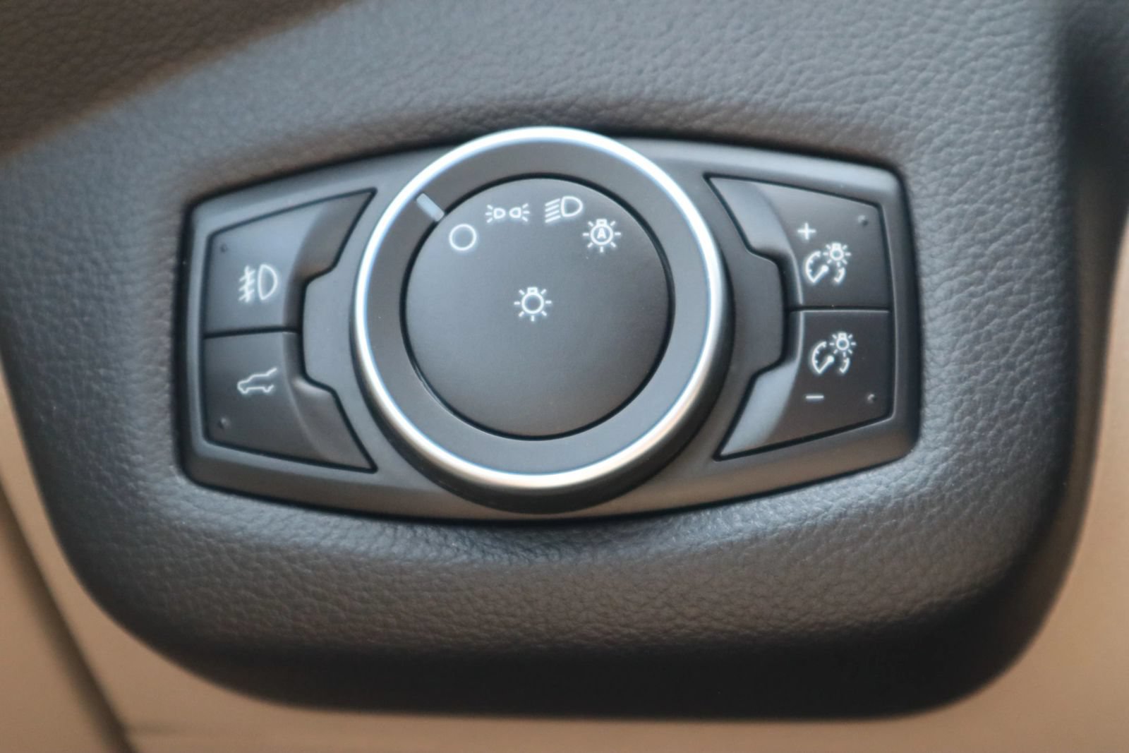 Used 2018 Ford Escape SEL AWD/4WD image 29