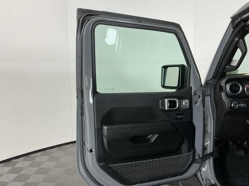Used 2021 Jeep Wrangler Unlimited Sahara AWD/4WD image 12