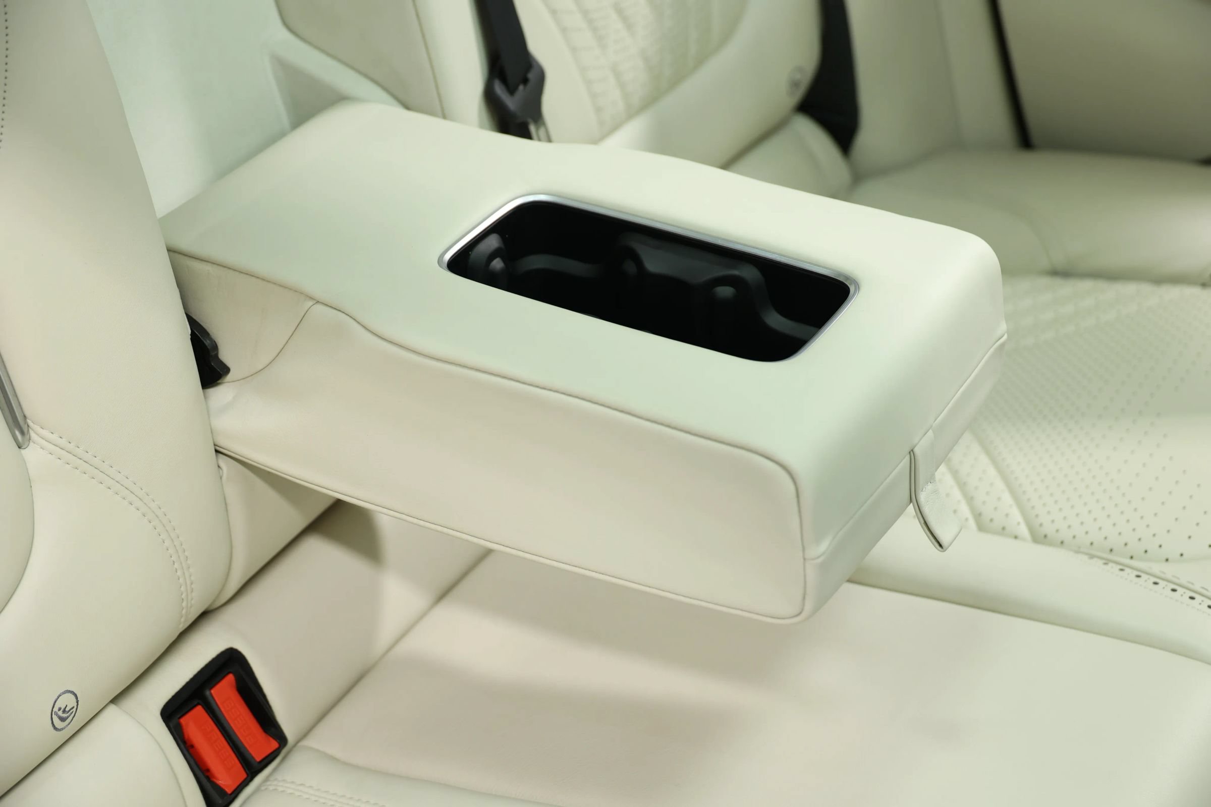 Used 2021 Aston Martin DBX AWD/4WD image 72
