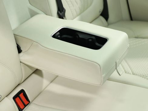 Used 2021 Aston Martin DBX AWD/4WD image 72