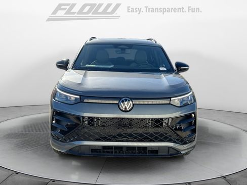 New 2026 Volkswagen Tiguan SE R-Line FWD image 2