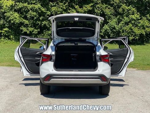 New 2026 Chevrolet Trax LT w/ Sunroof Package FWD image 34
