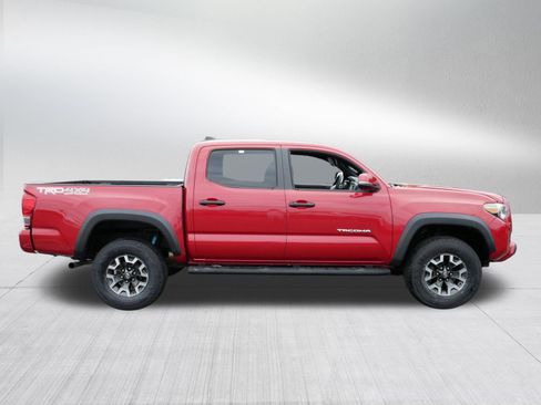 Used 2016 Toyota Tacoma TRD Off-Road w/ Premium & Technology Package AWD/4WD image 8