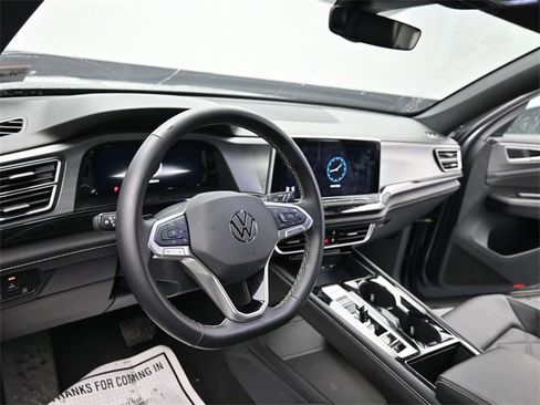 Used 2025 Volkswagen Atlas Cross Sport SE image 14