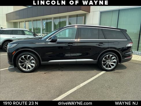 Certified 2025 Lincoln Aviator Reserve w/ Illumination Package AWD/4WD image 2
