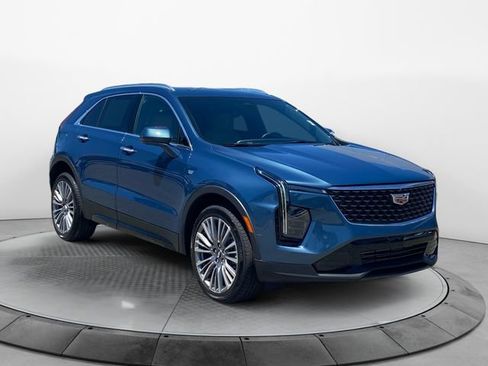 Used 2025 Cadillac XT4 Premium Luxury w/ Cold Weather Package FWD image 7
