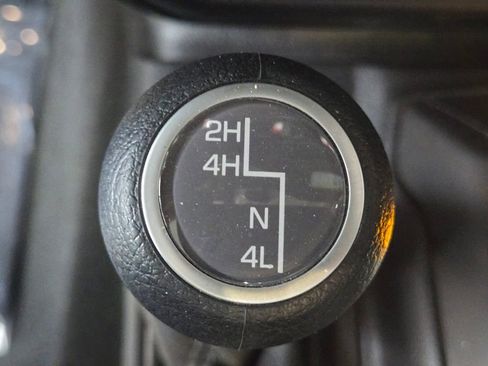 Used 2025 Jeep Wrangler Sahara image 30